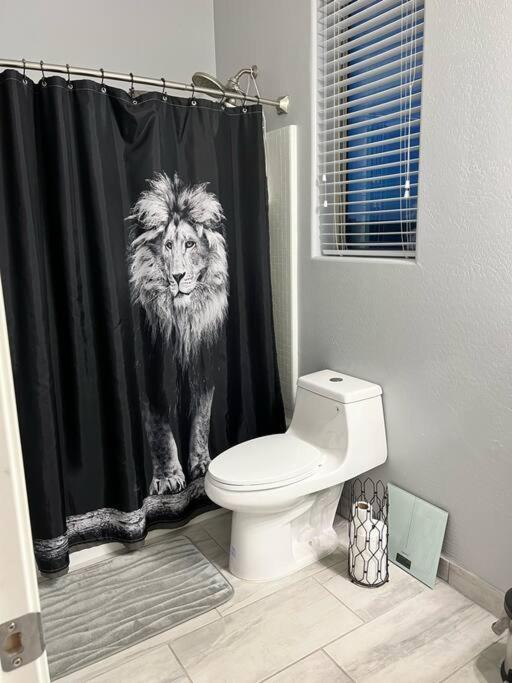 Lovely White Grey Home Buckeye Extérieur photo