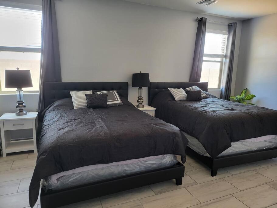 Lovely White Grey Home Buckeye Extérieur photo